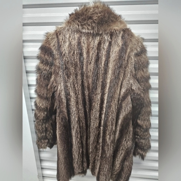 REAL FUR RACCOON STROLLER COAT W/ Hooks and Button SIZE LARGE/XLARGE - Picture 4 of 12